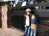 Rebecca & Samuel, utanför deras skola i Valencia.
